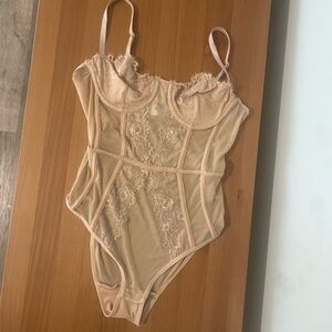 Princess Polly dabney body suit beige. Size S/M